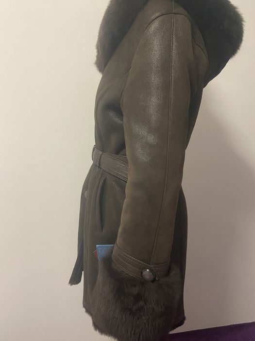 Vand haina blana naturala noua, cu eticheta