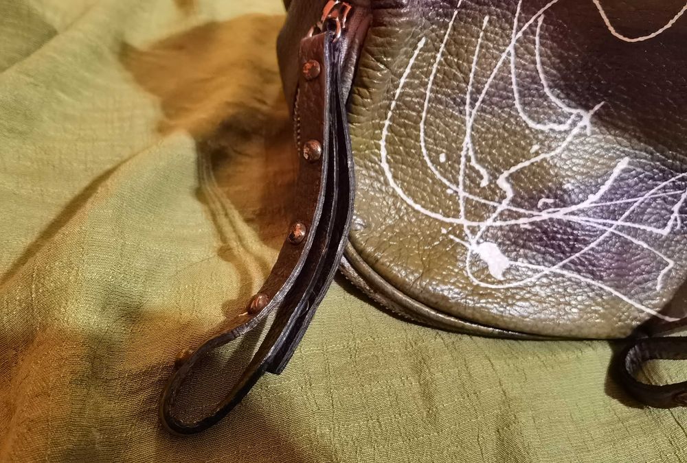 Чантичка от Италия, ръчно рисувана от естествена телешка кожа