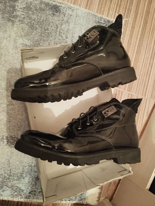 Продам ботинки осенние