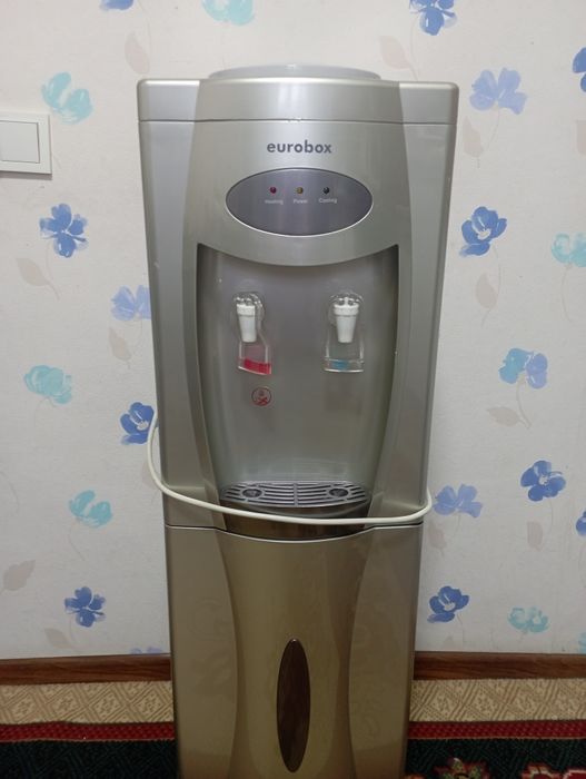 Кулер диспенсер для воды