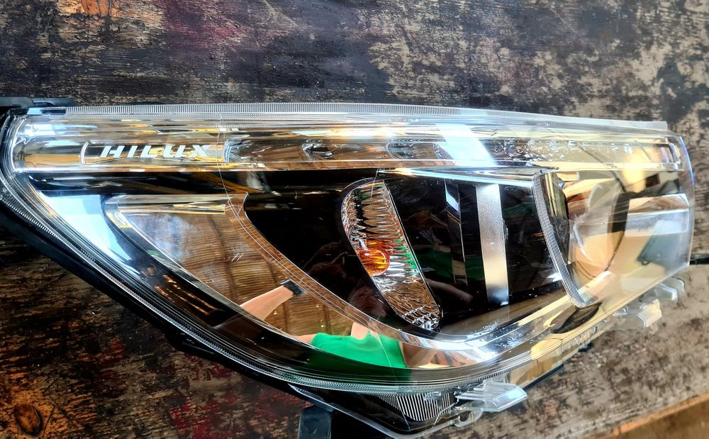 Far Original Toyota Hilux 2020+