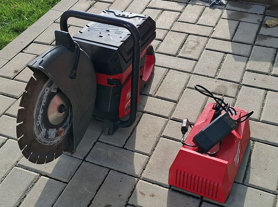 Milwaukee fierastrau