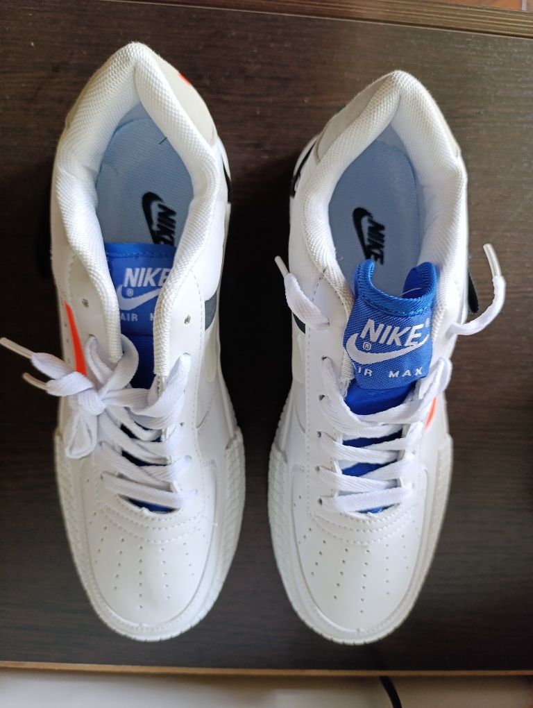 Продам кроссовки NIKE новые,размер 43.