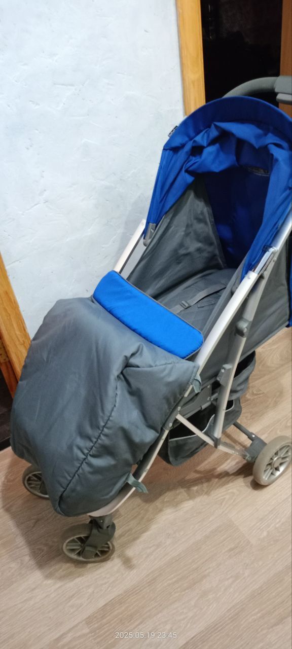 Продам прогулочную коляску