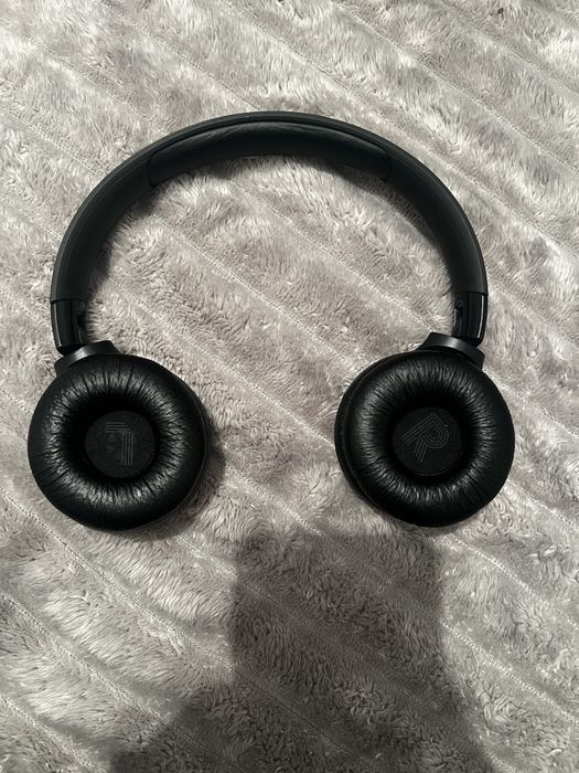 Vad casti JBL Tune 520 bt