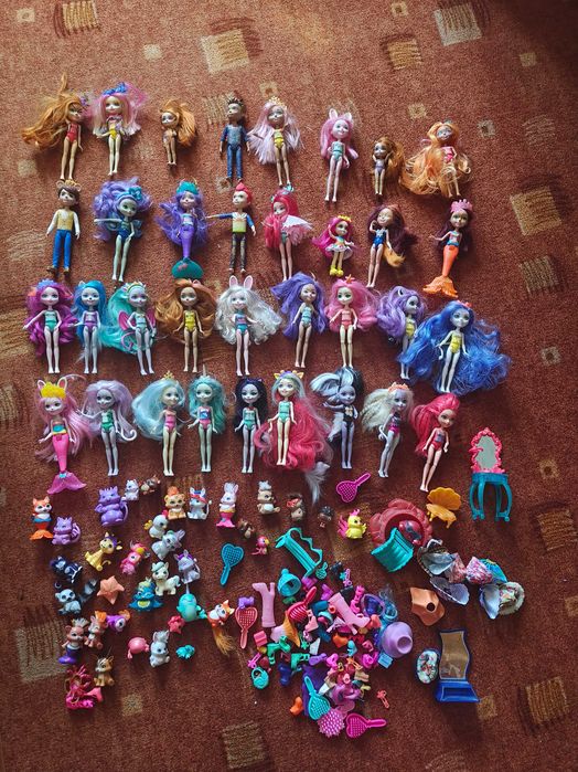 Кукли  и къща за кукли Енчантималс Enchantimals Ski Lodge