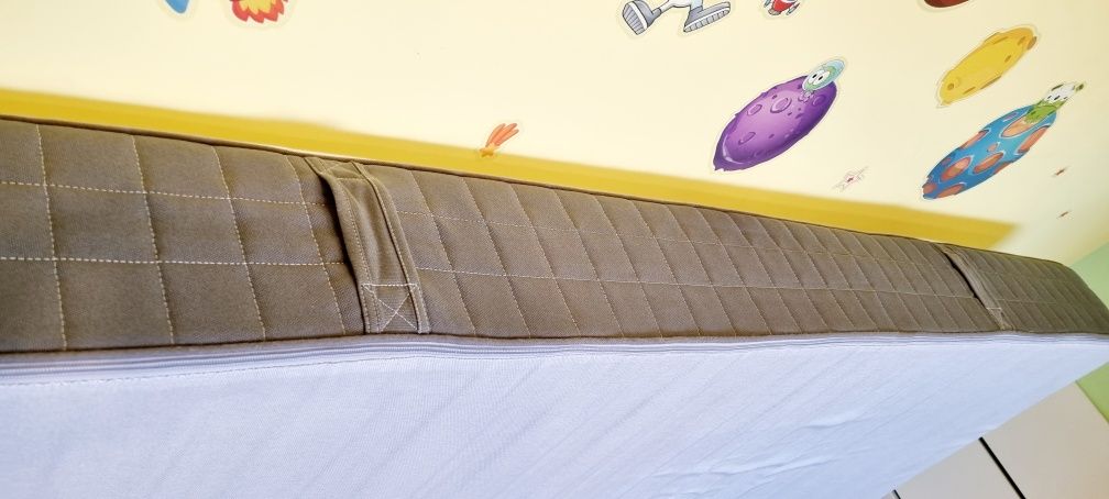 Продавам матрак с пяна, твърд, 90x200 см