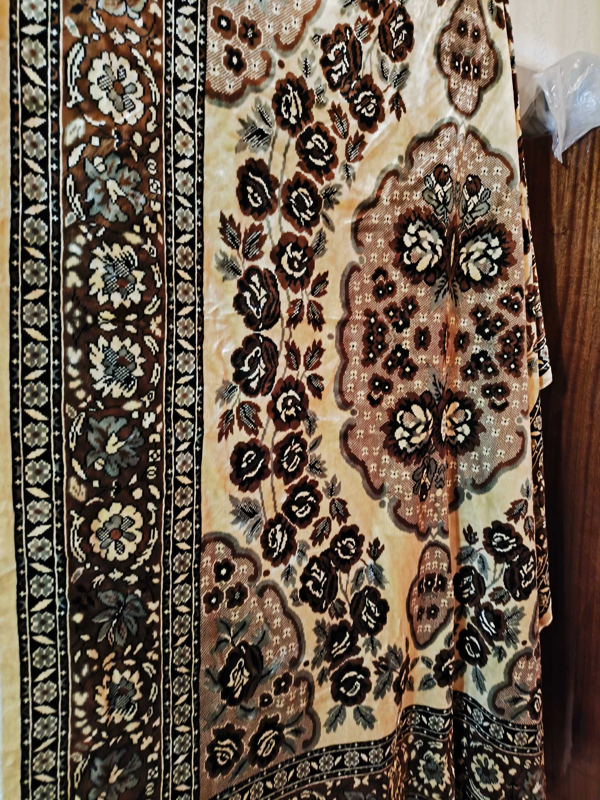 Ковер мягкий, красивый , размер 155х210