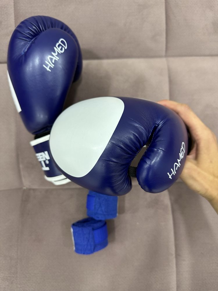 Боксерский перчатка