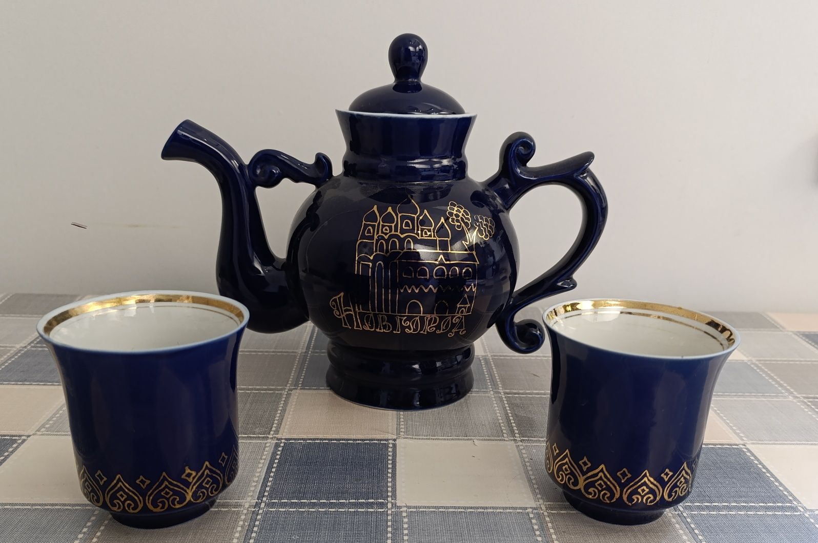 Чайник заварочный и 2 чашки ("Новгород". Фарфор, Бронницы)