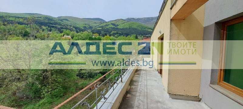 Продава се тристаен апартамент в кв. Драгалевци