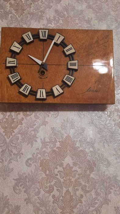 Часы механические настенные Маяк