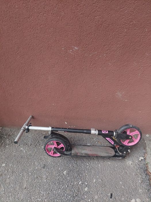 Trotineta pentru fete 65 lei fix.