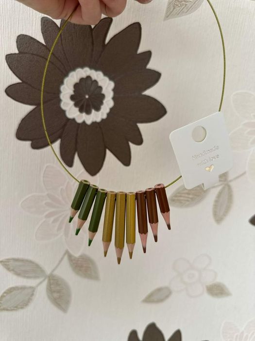 Colier creioane colorate