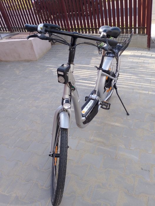 Vând bicicletă electrică.