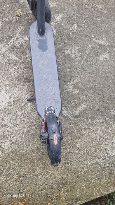 Vând trotineta electrica xiaomi m365 de piese