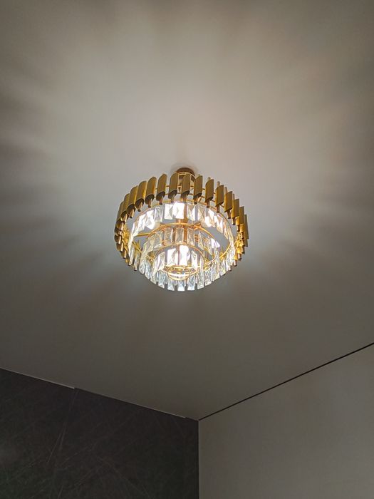 Продам люстру прихожую