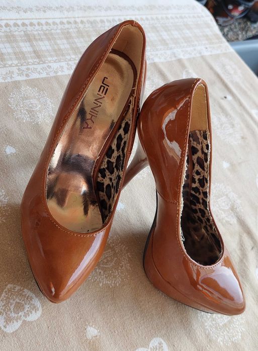 Papuci cu toc MARO din piele