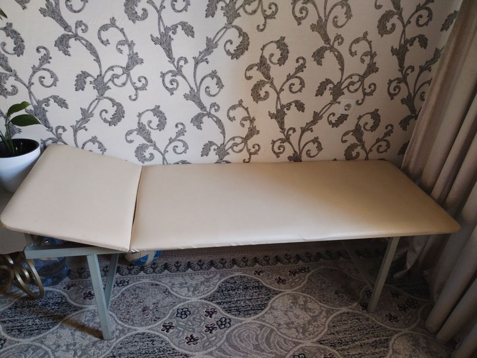 Кушетка сотилади