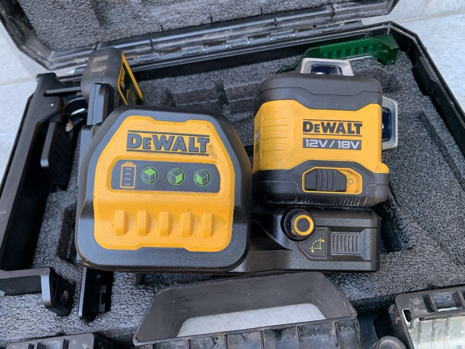DeWALT DCE089G18/лазерен нивел +детектор, стойки и мишена
