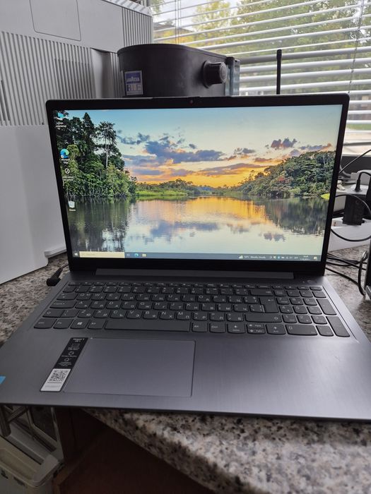 Продавам лаптоп Lenovo 15 инч.