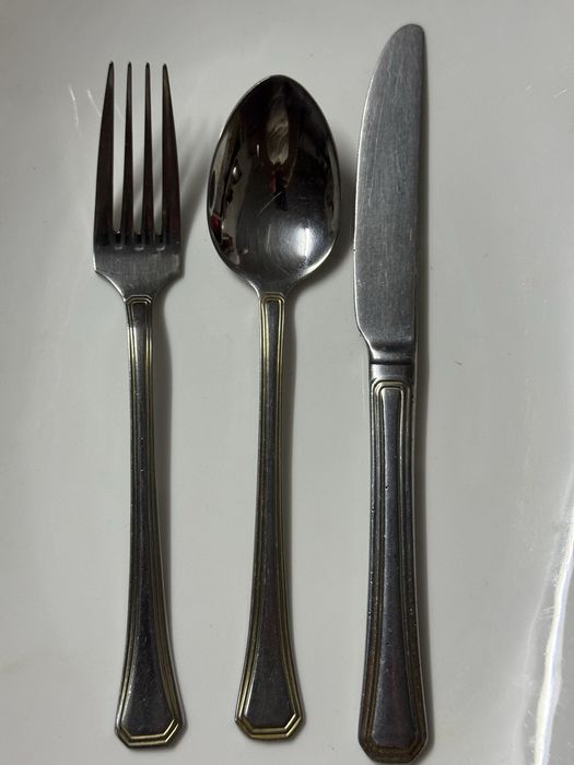 Продаю столовые приборы