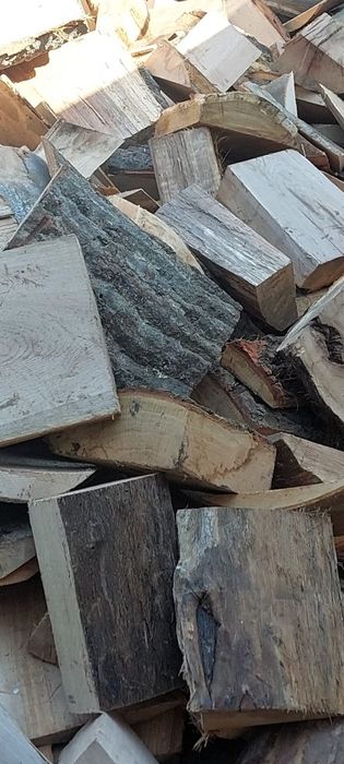 Vând deșeuri pentru foc