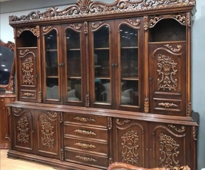 Vitrina stil baroc sculptata