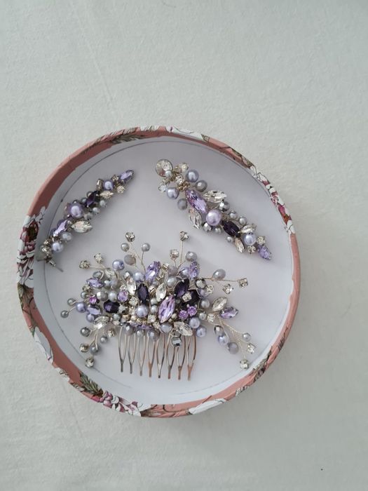 Cercei si accesoriu de par