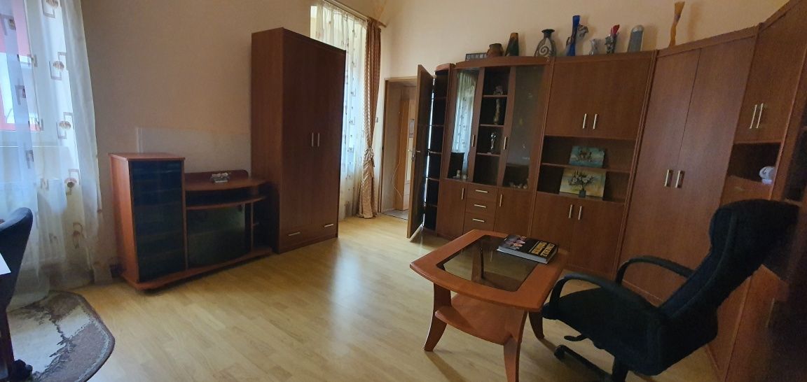 Vând apartament cu o cameră în centru