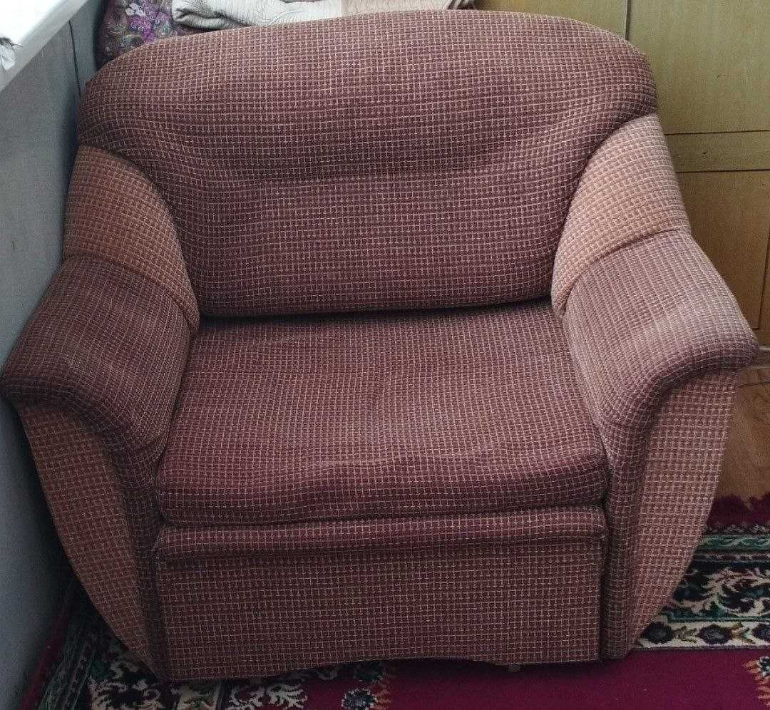 Продается кресло диван