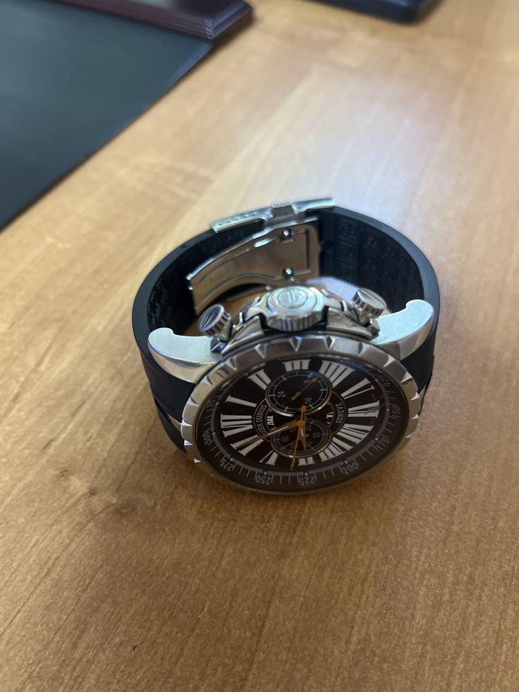 Часы Roger Dubuis