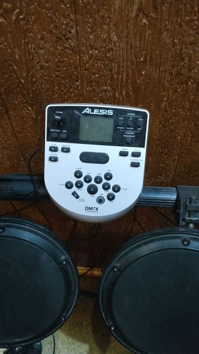 Alesis DM7X Kit Электронная ударная установка (Baraban sotiladi b/u)