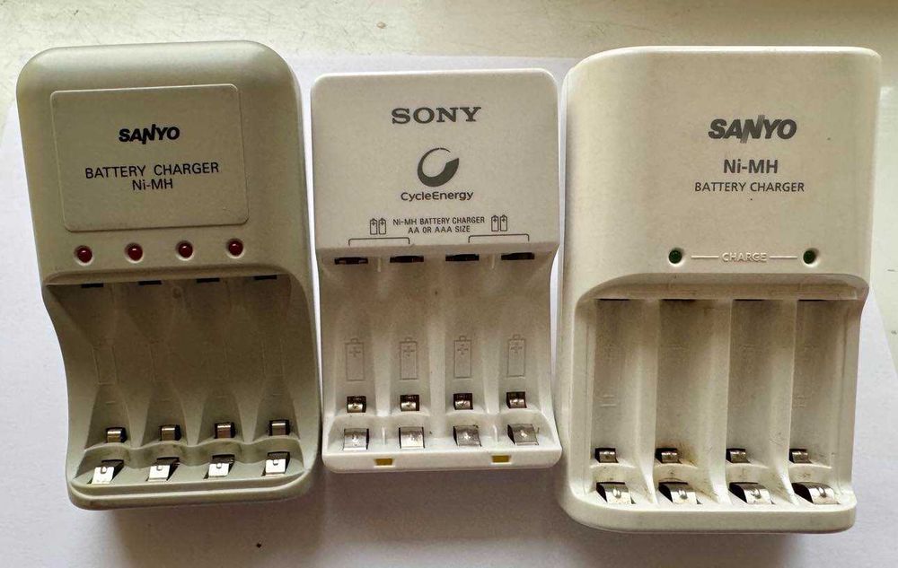 Încărcătoare AAA și AA Reportofon si Sanyo M-5699 two speed