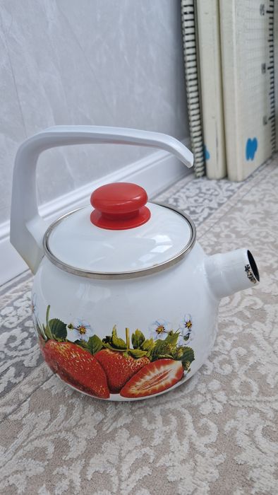 Продам эмалированый чайник
