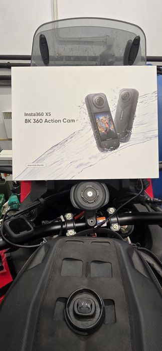 Insta 360 x5  essentialle bundle