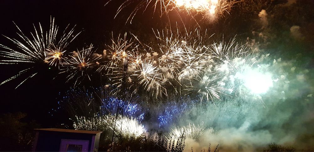 Fum greu valsul mirilor, artificii de exterior/interior