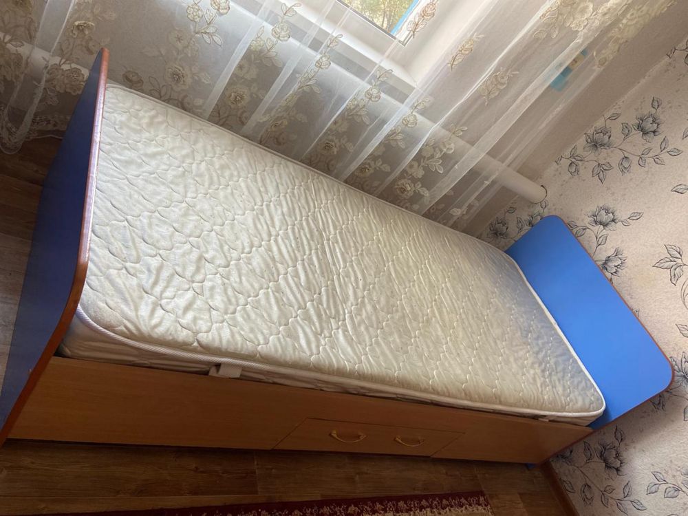 Продам кровать с матросом