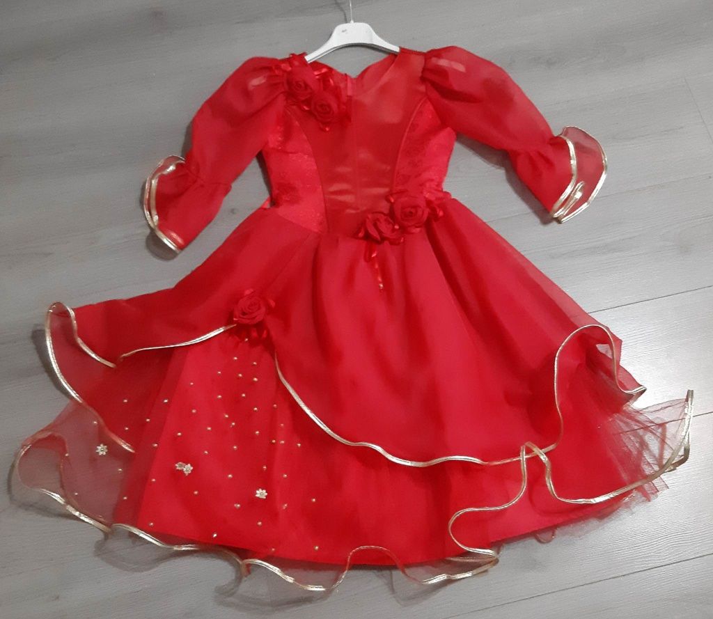 Costum Scufita Rosie - marime 5 - 10 ani