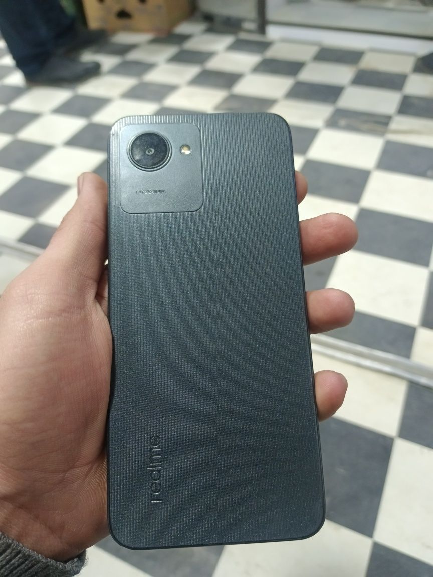 Realme C30s rangi qora