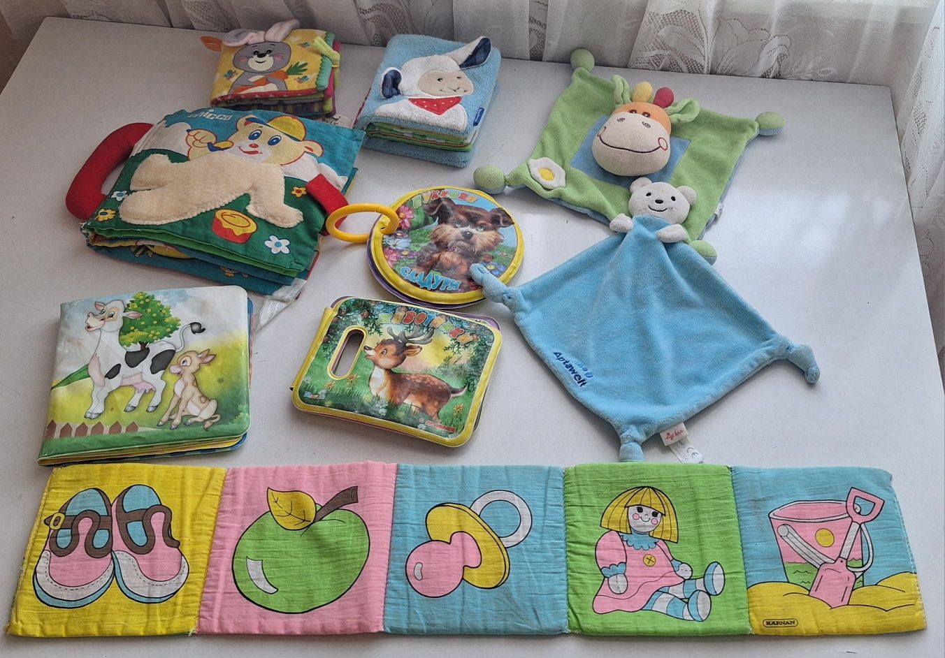 Различни детски играчки