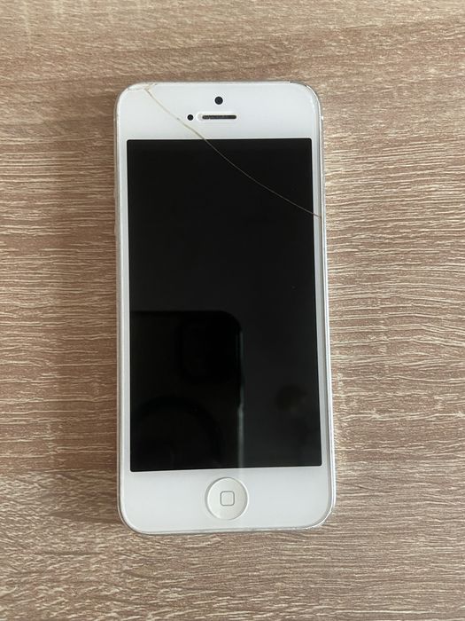 İphone 5 перфектно работещ.