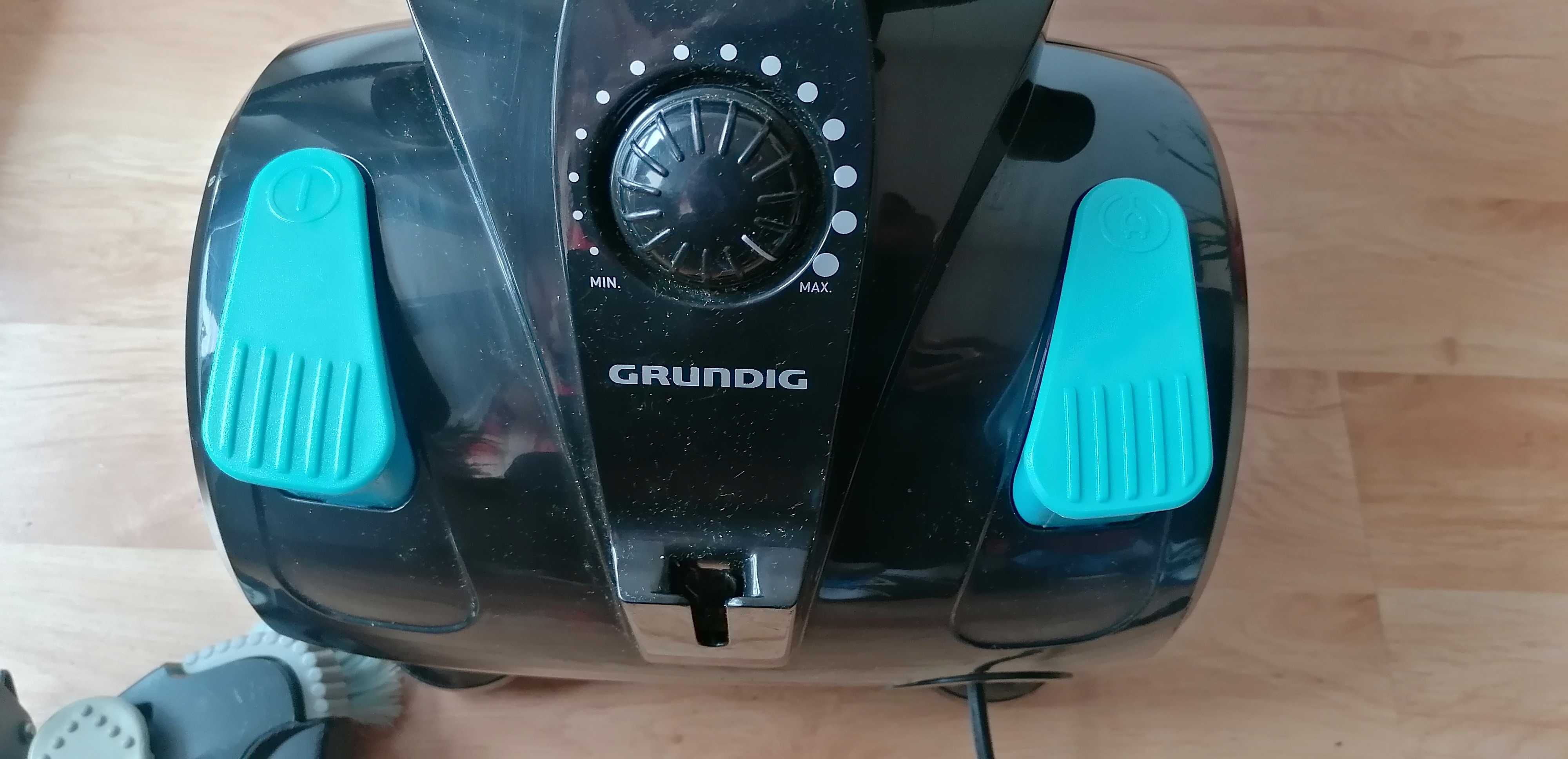 Grundig VCC 7070 прахосмукачкa/2.7Литра/ 1200W /C вакуум