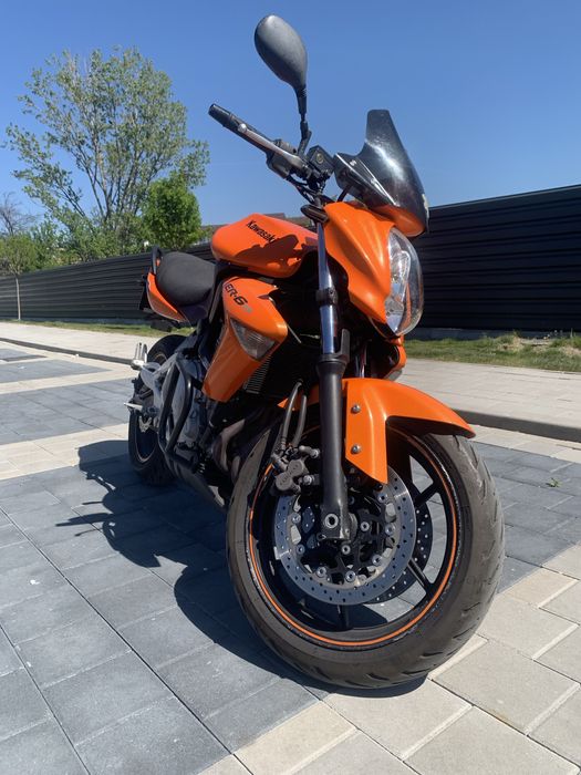 Kawasaki ER-6n.