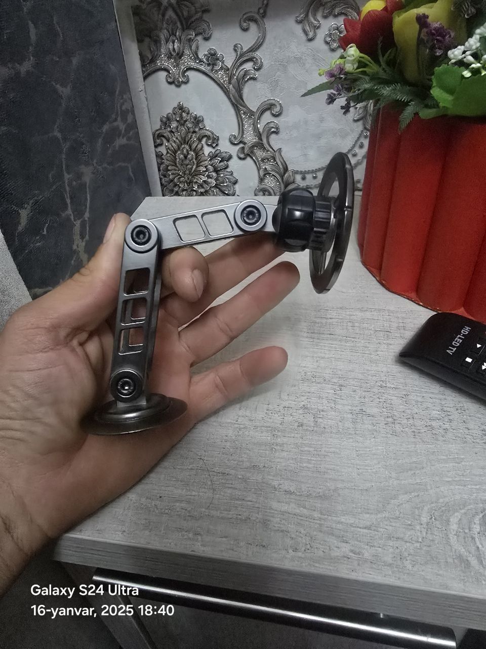 Moshenaga telfon ushlab turgich sotiladi