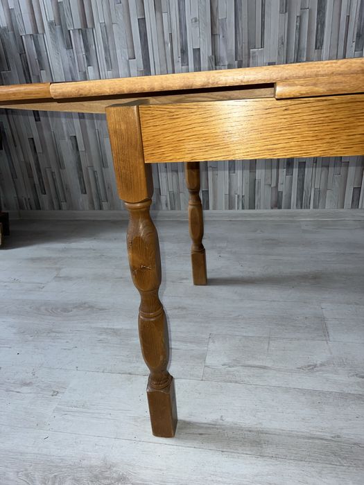 Разтегателна трапезна маса