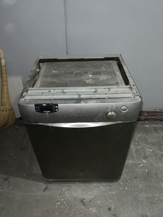 Посудомойчная машина Ariston LSE830 ST