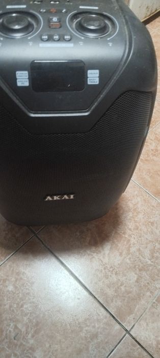 Vând boxe aproape noi