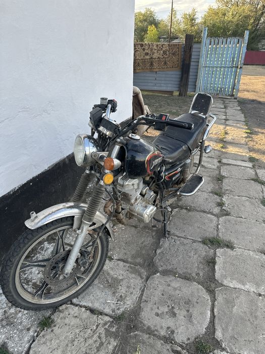 Продам мотоцикл 200 куб на ходу