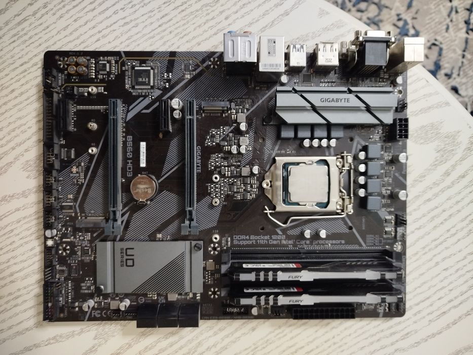 Продаётся мат. Плата+ I5 10400f+ озу 16